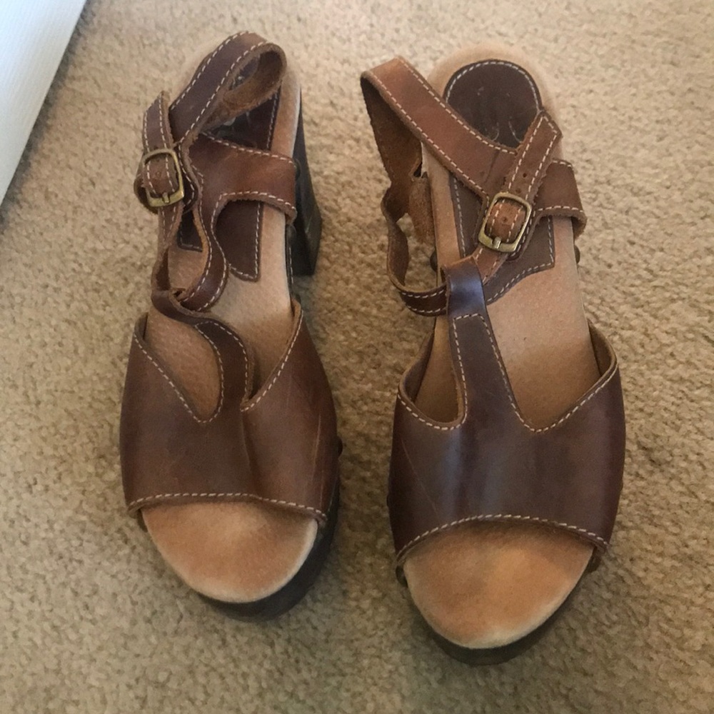 Brown wedge